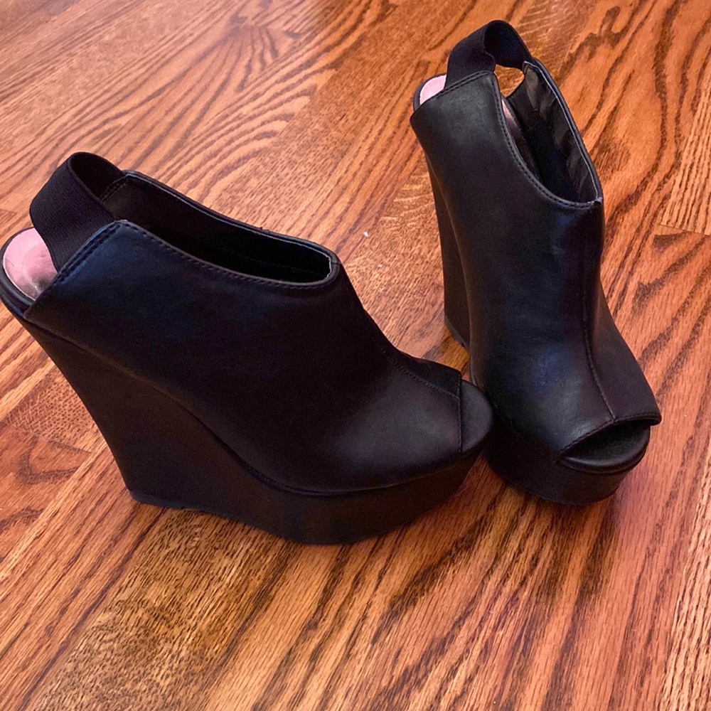 Madden Girl size 6 platform heels/booties
